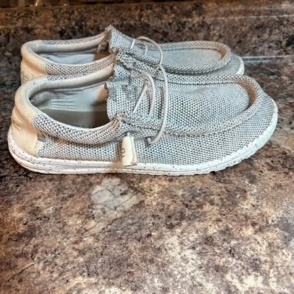 Men’s Hey Dude Wally Sox sz 8 slip on loafers shoes white grey